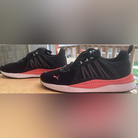 PUMA PACER NET CAGE BLACK CORAL WOMENS SNEAKERS with Puma Paw Patches! Sz 9 GUC - Picture 5 of 15